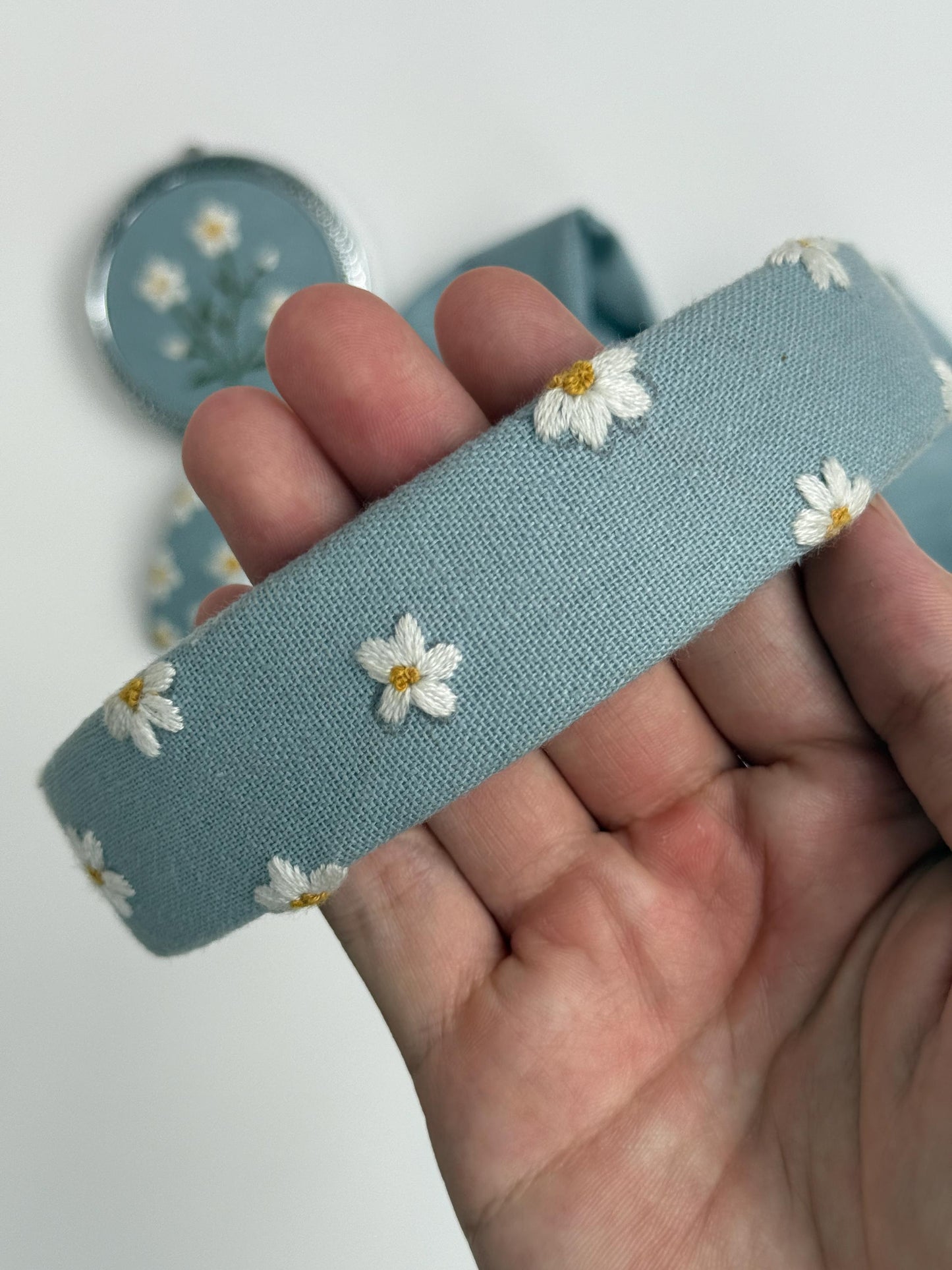 Daisy Embroidery Accessories Set