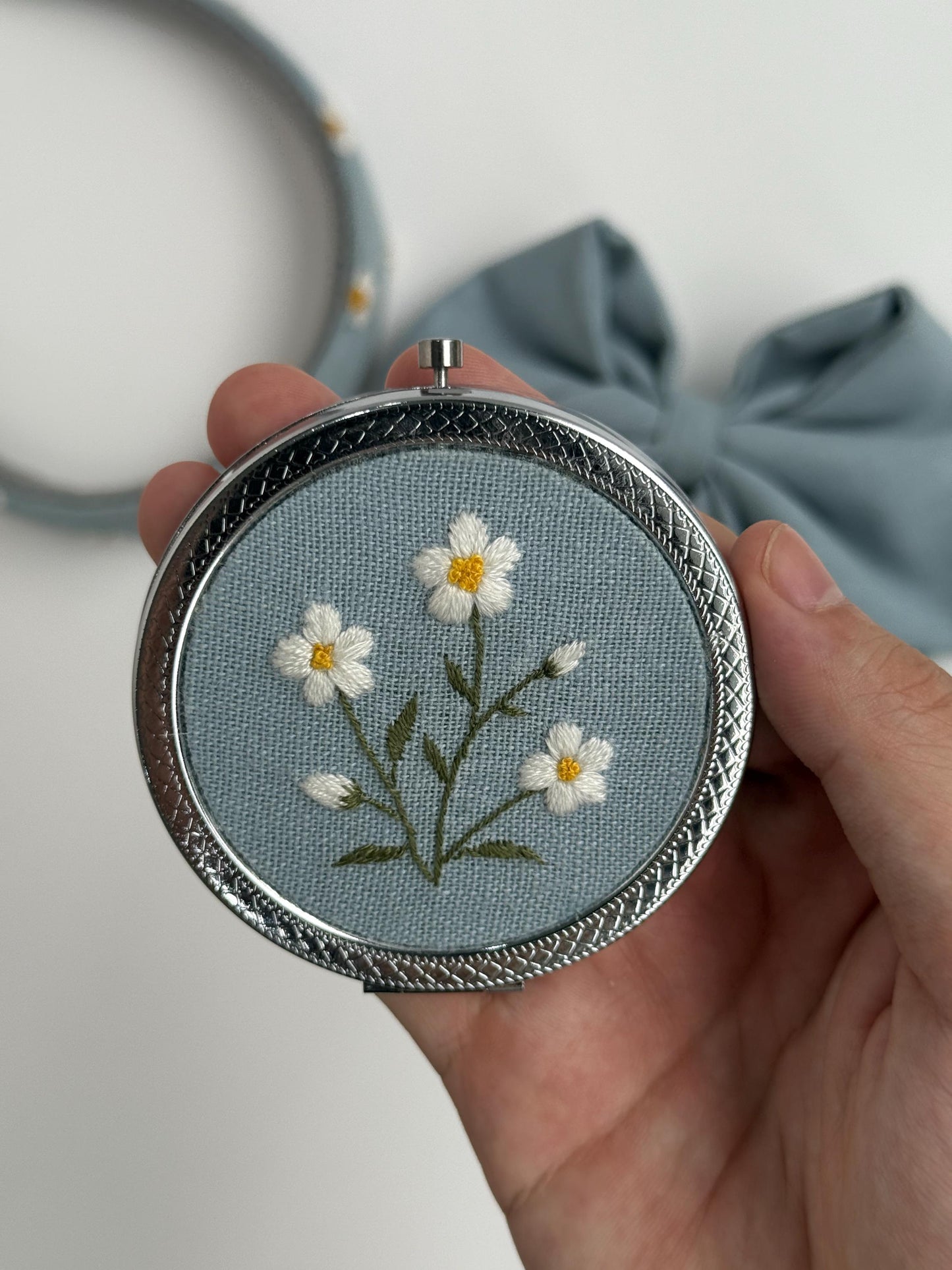 Daisy Embroidery Accessories Set