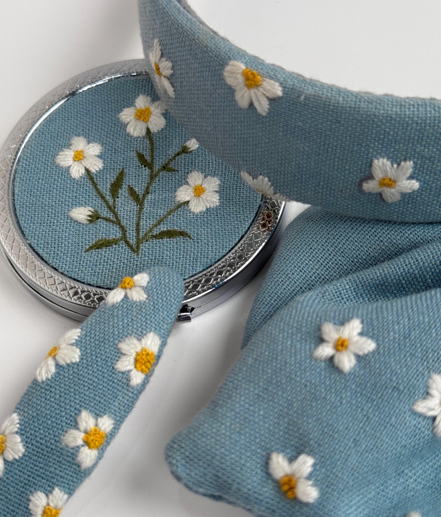 Daisy Embroidery Accessories Set