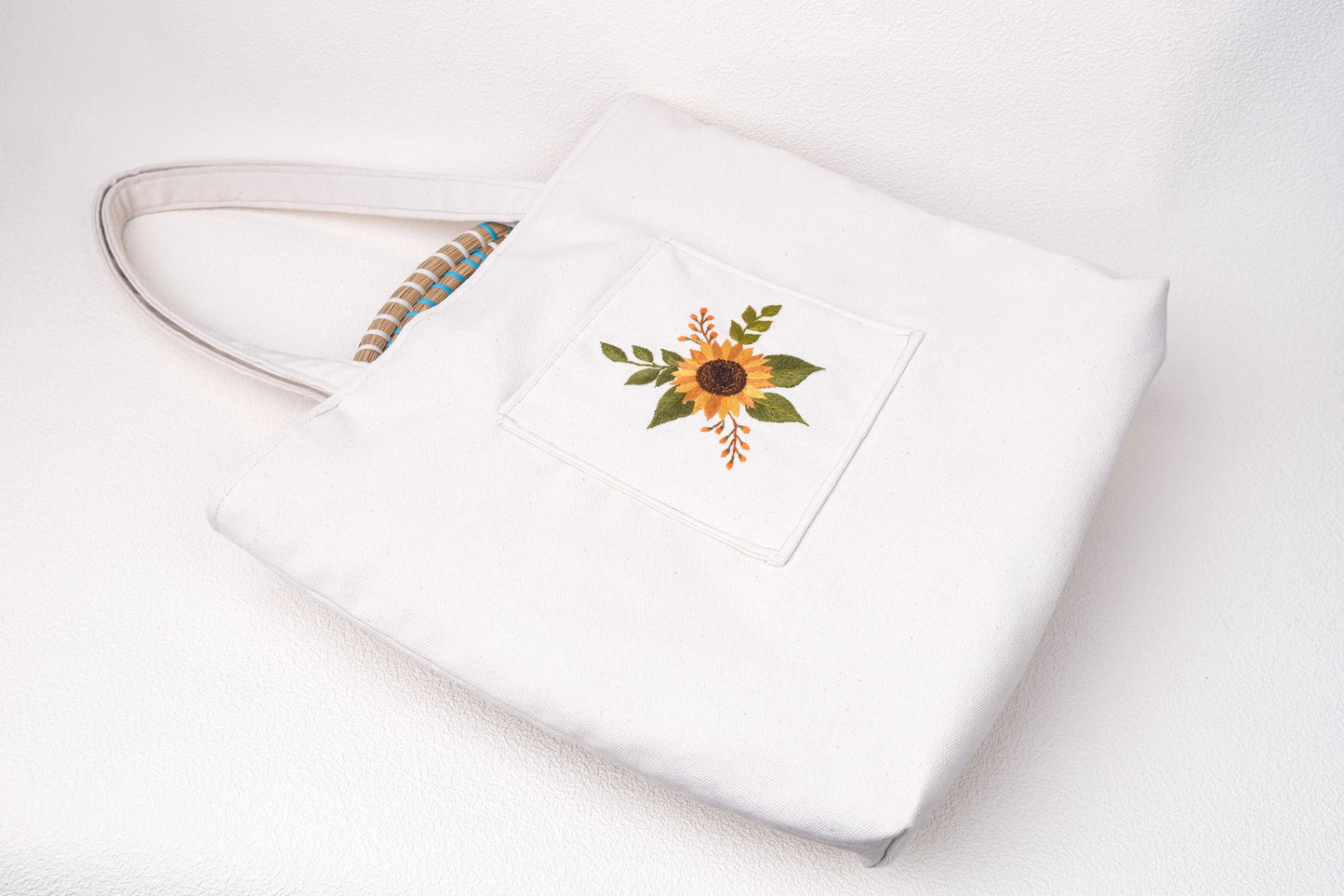 Personalized Linen Tote Bag with Daisy Embroidery