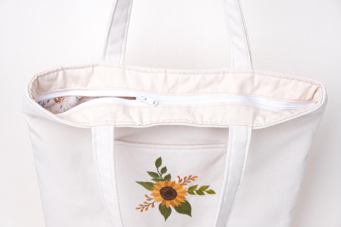 Personalized Linen Tote Bag with Daisy Embroidery
