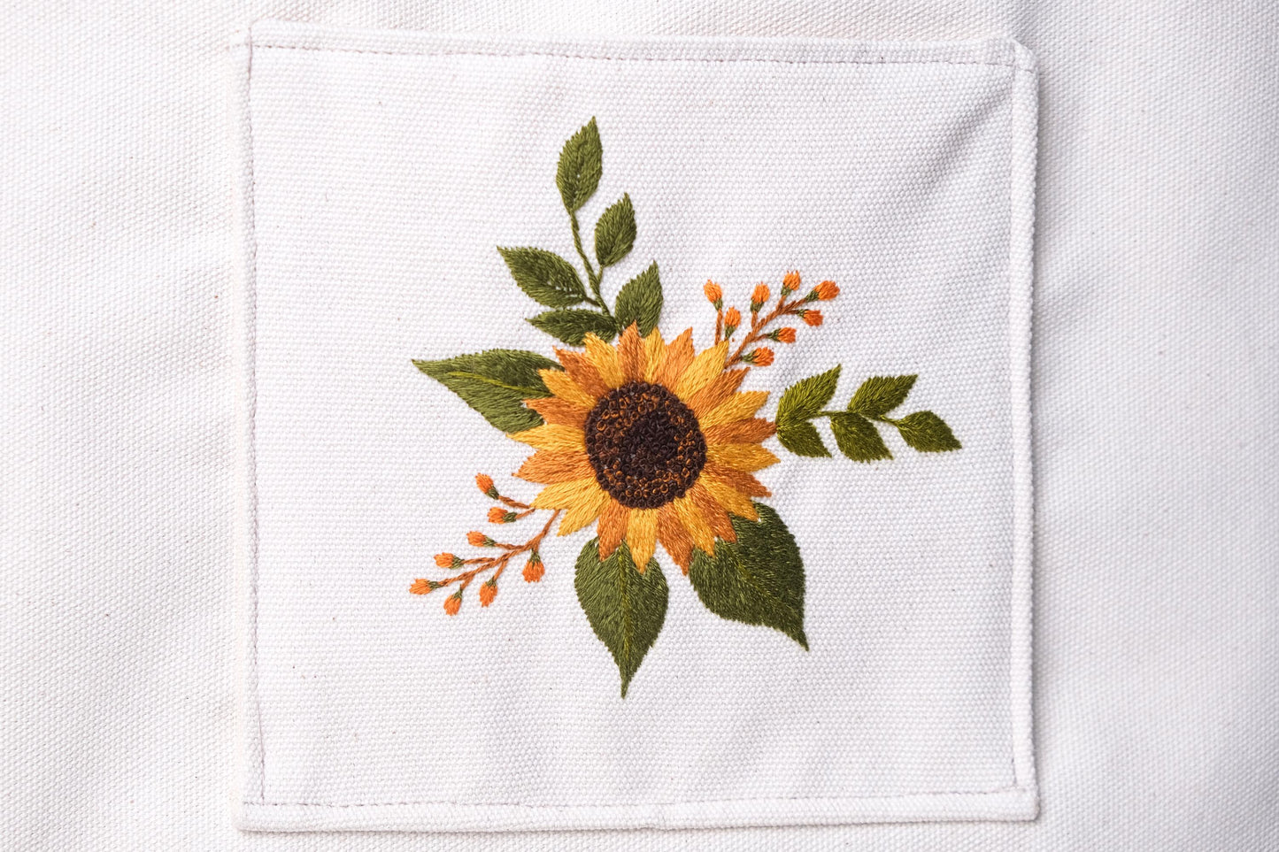Personalized Linen Tote Bag with Daisy Embroidery