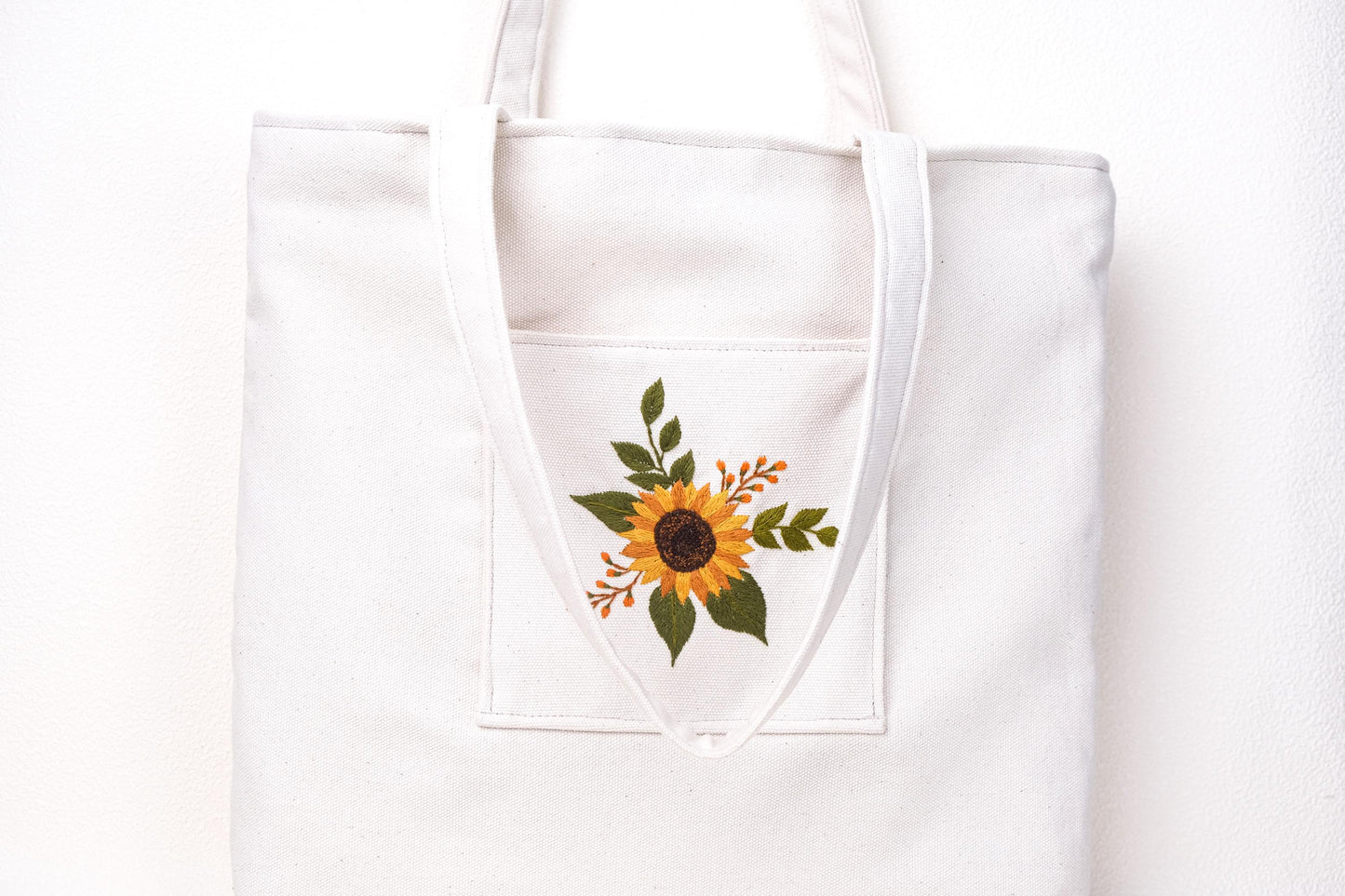 Personalized Linen Tote Bag with Daisy Embroidery