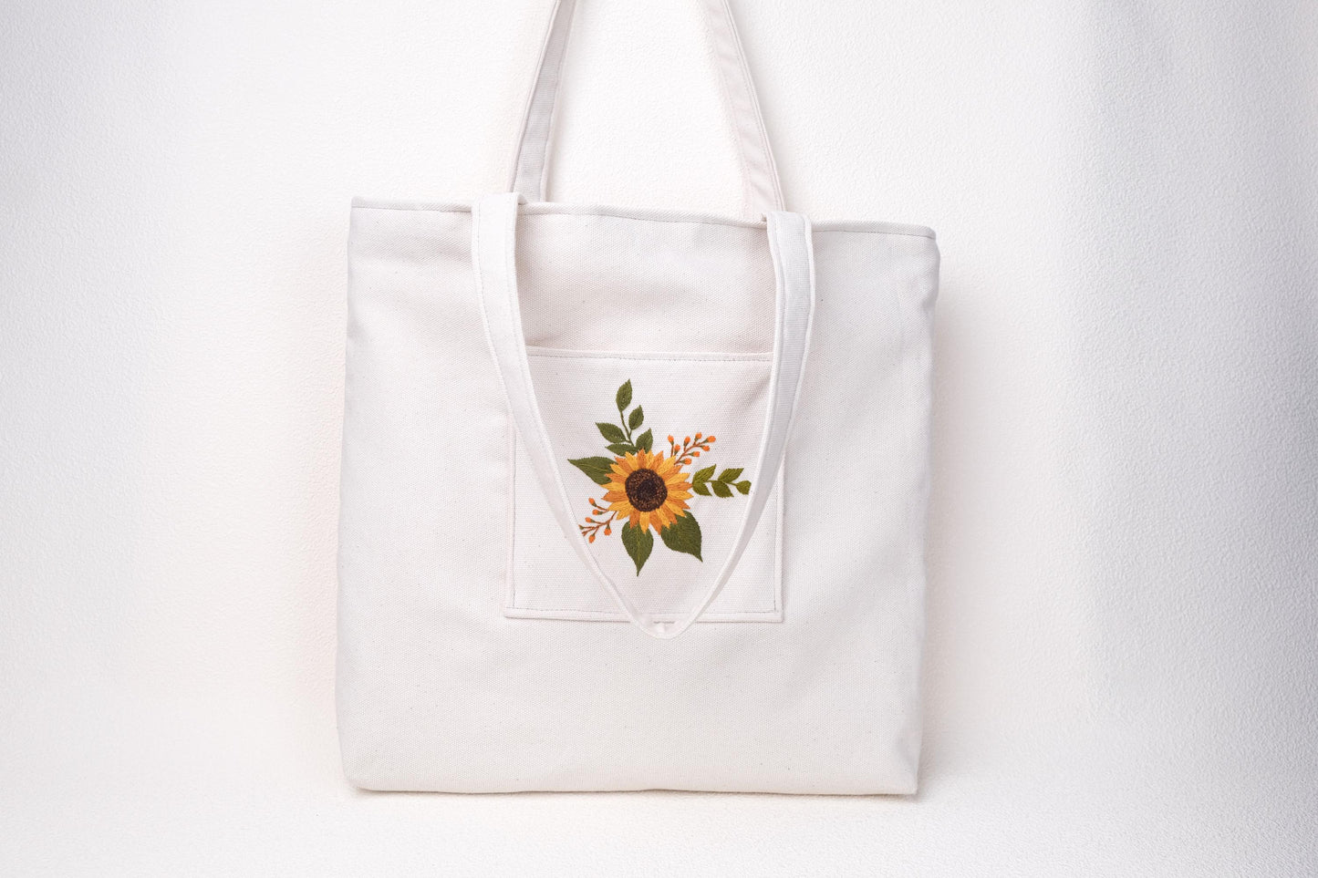 Personalized Linen Tote Bag with Daisy Embroidery