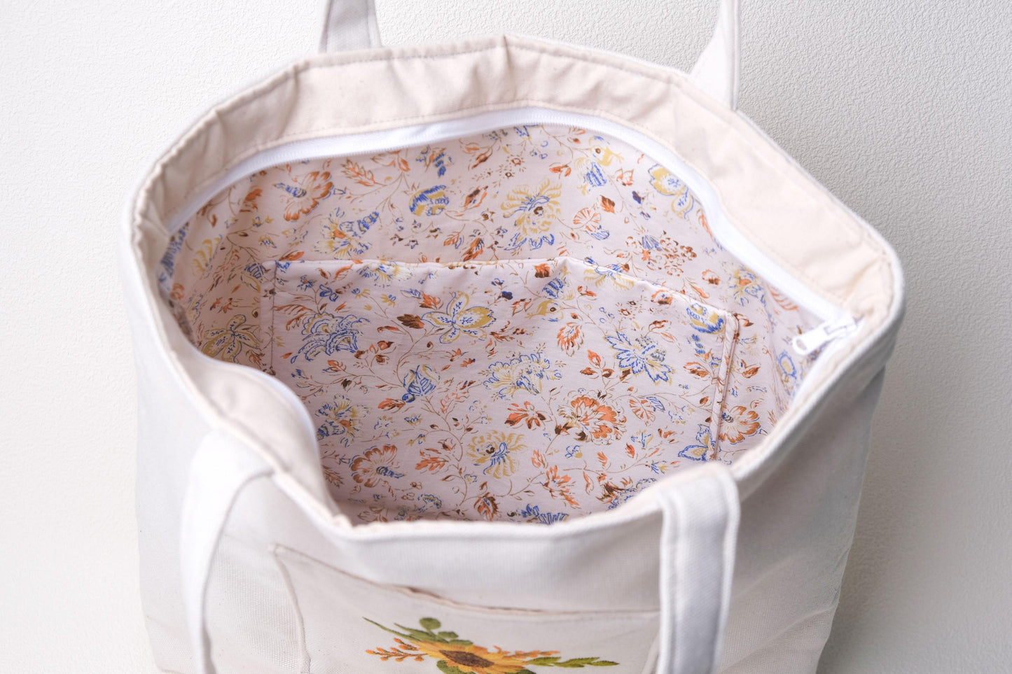 Personalized Linen Tote Bag with Daisy Embroidery