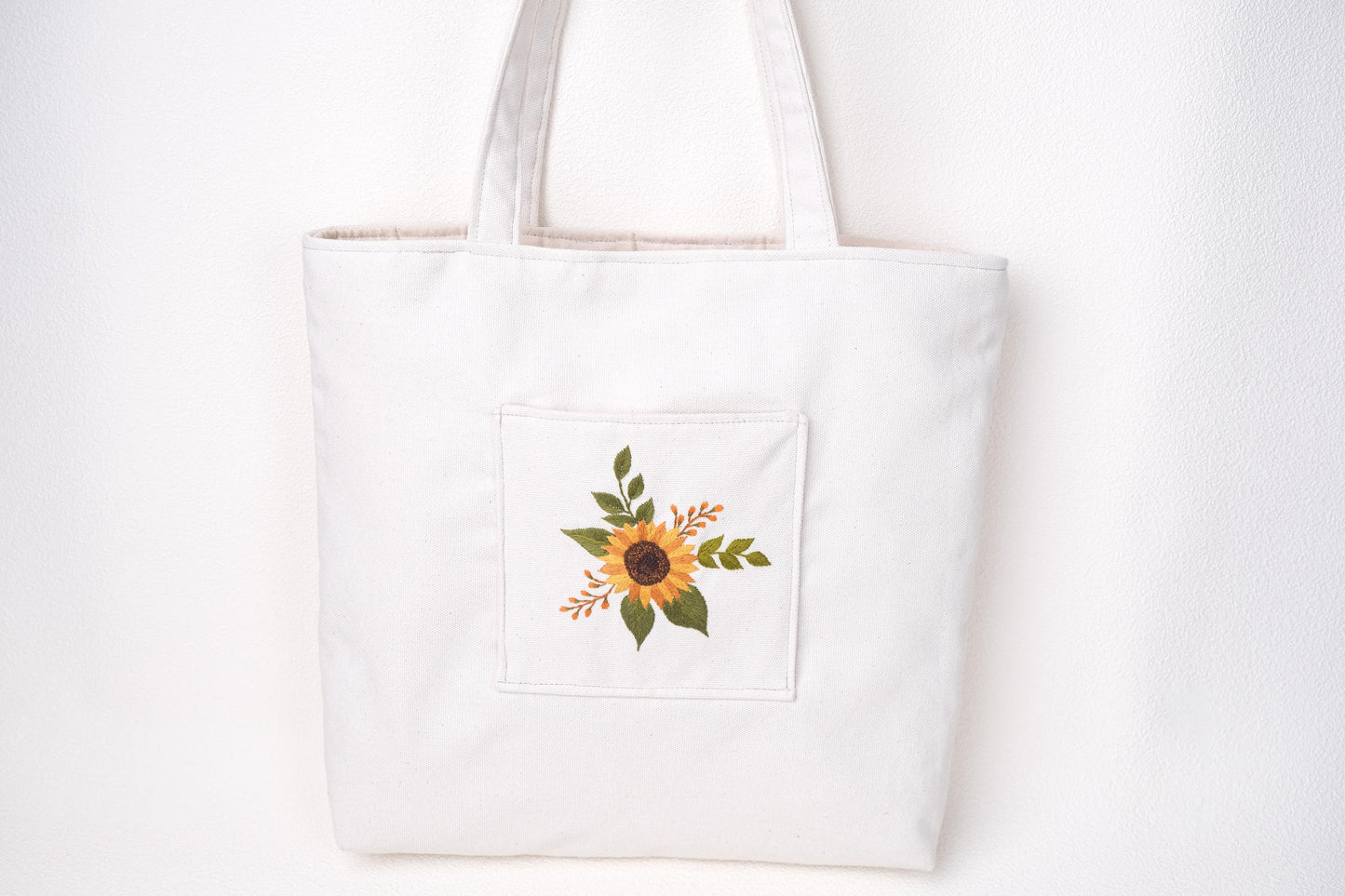 Personalized Linen Tote Bag with Daisy Embroidery