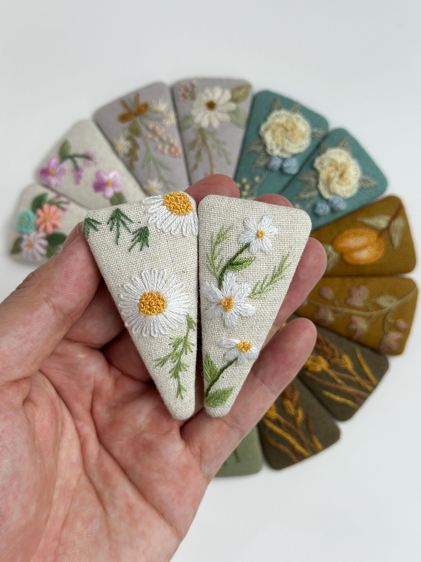 Triangle embroidery hair clip