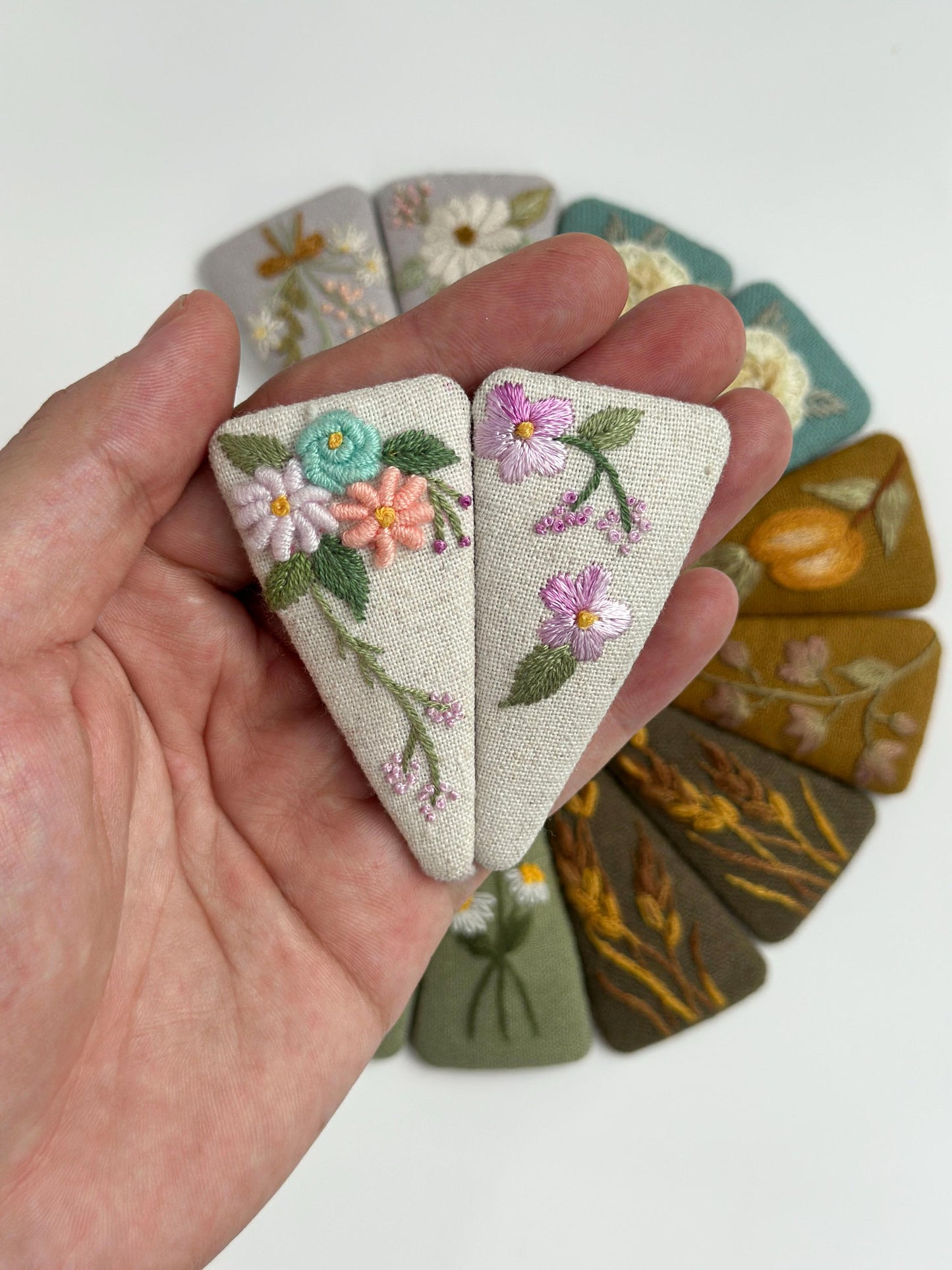 Triangle embroidery hair clip