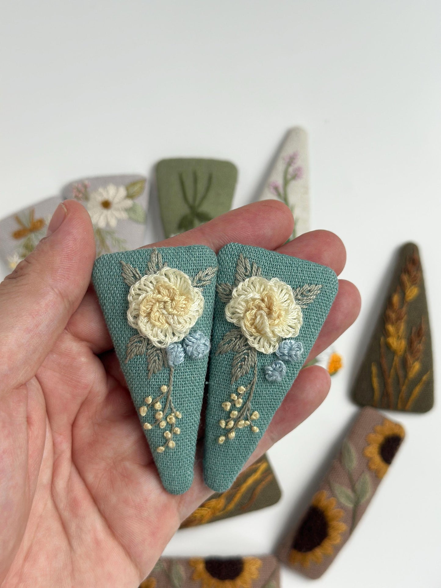Triangle embroidery hair clip