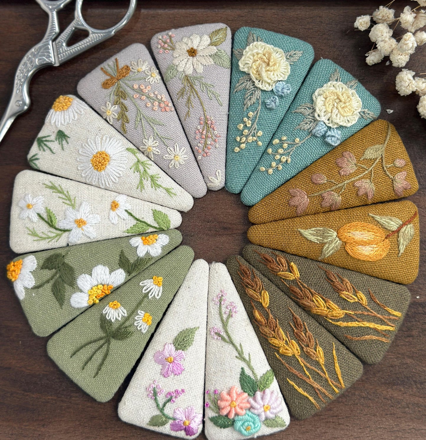 Triangle embroidery hair clip