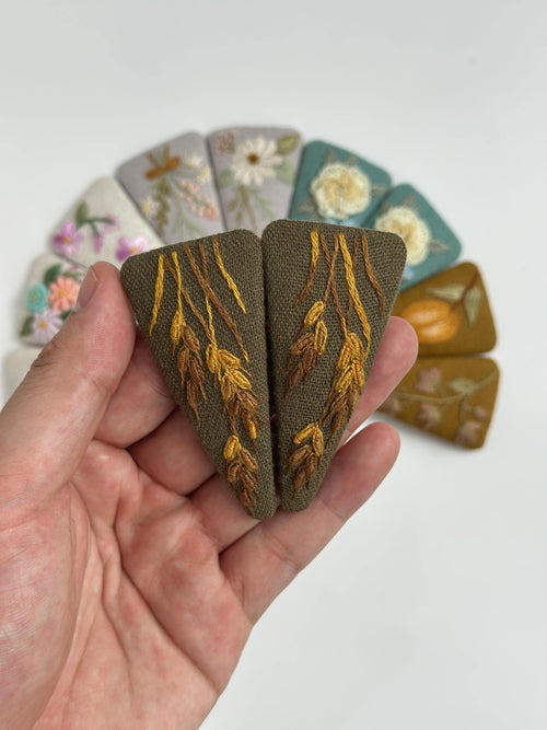 Triangle embroidery hair clip
