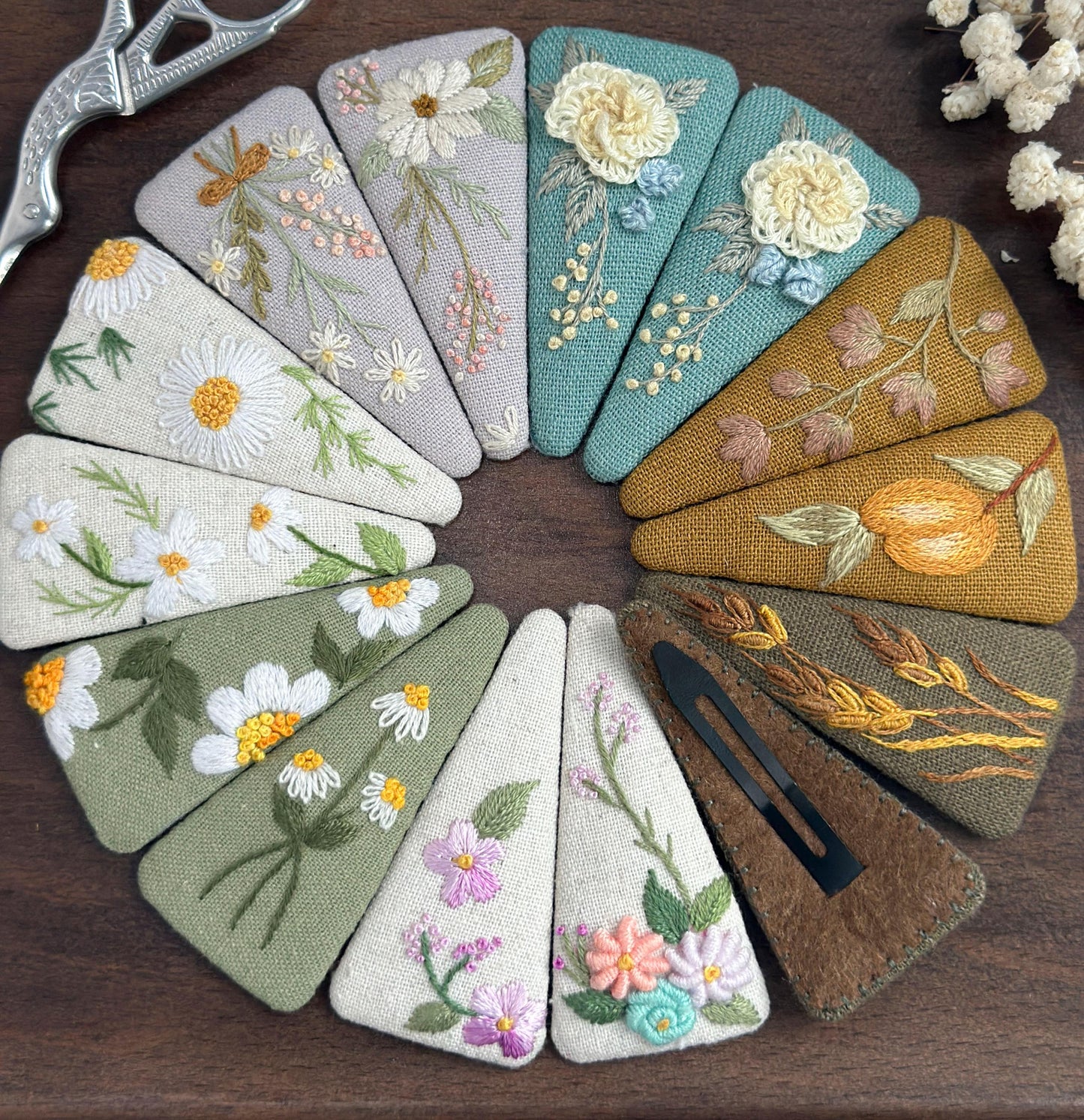 Triangle embroidery hair clip