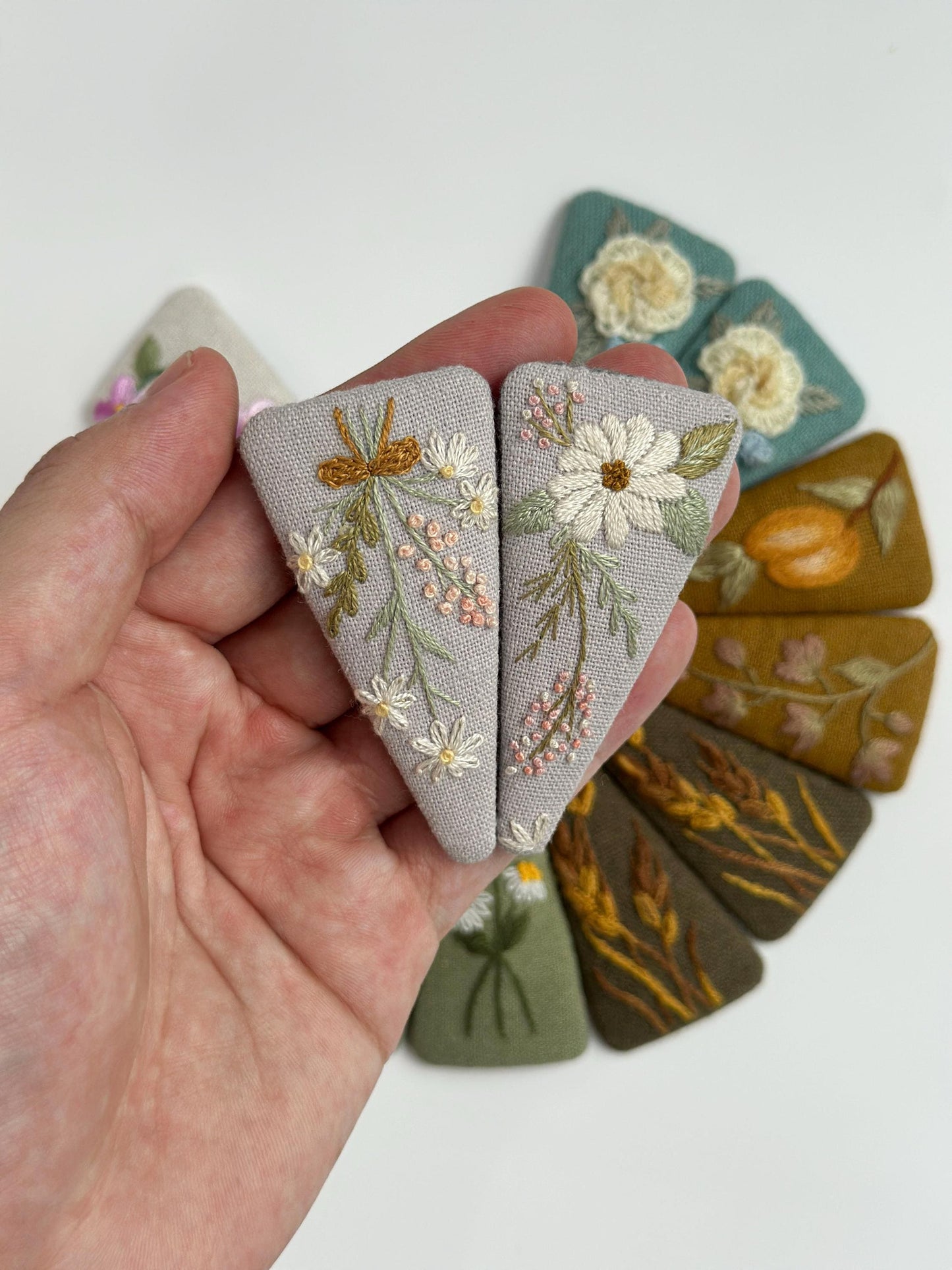 Triangle embroidery hair clip