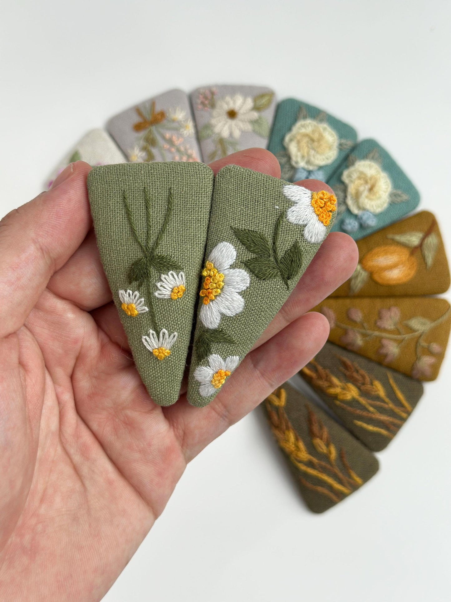 Triangle embroidery hair clip