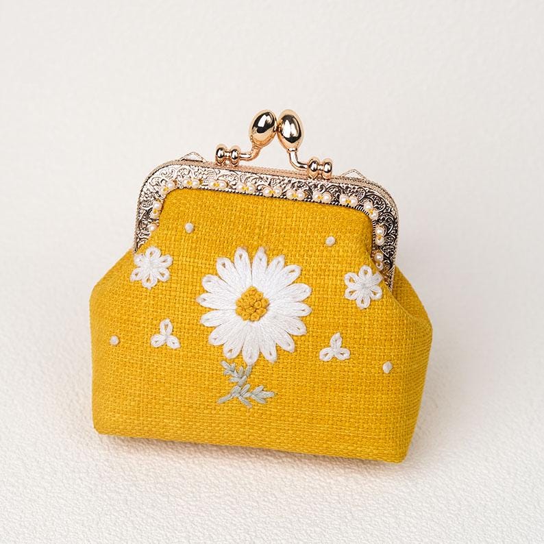 Embroidered Floral Clasp Bag Set