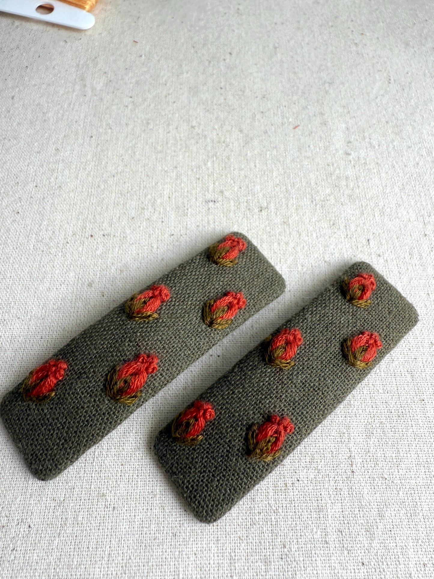 Embroidered Hair Accessory & Mirror Set