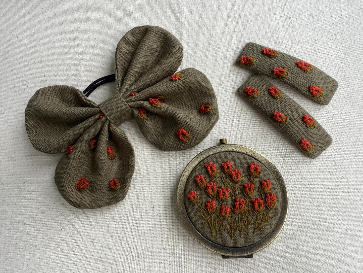 Embroidered Hair Accessory & Mirror Set