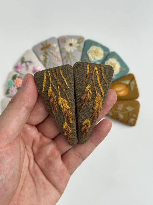 Triangle embroidery hair clip